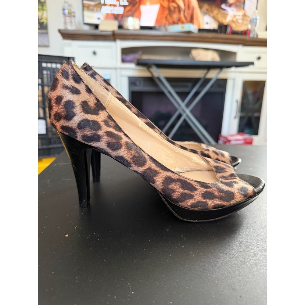 Unisa Leopard Print Peep Toe Heels in 8 - Picture 2 of 3